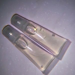 Clear touch lip gloss